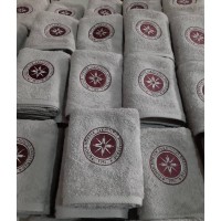 Logo nakış baskılı gri havlu üretimi 