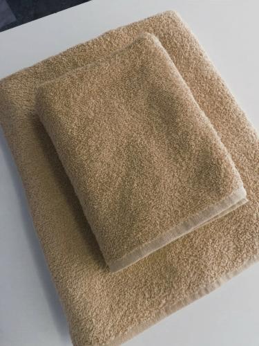 Toptan 70x140cm Kahverengi Gri Banyo Havlusu %100 Pamuk – Yüksek Kaliteli Otel ve Spa Havlusu - Özel logo nakış ve baskılı üretim