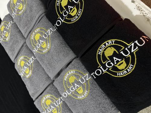 Logo Nakışlı Berber Havlusu Gri ve Siyah renk 